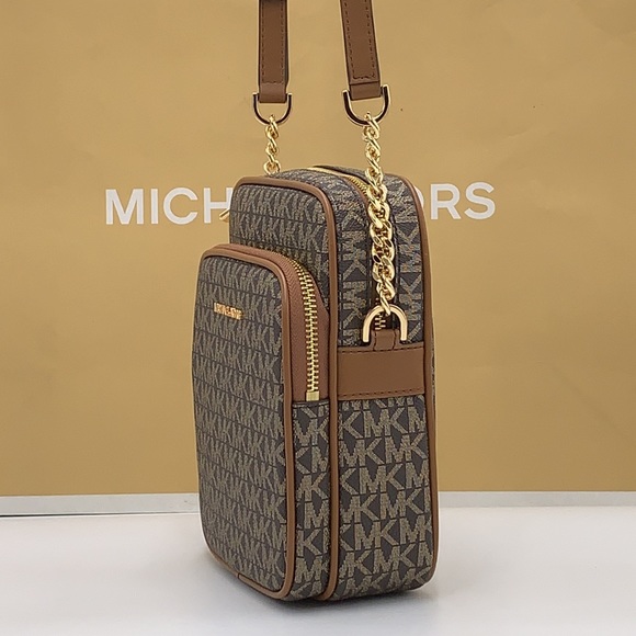 MICHAEL KORS
Jet Set Travel Medium Signature Logo Crossbody Bag
COLOR BR… - Picture 6 of 14